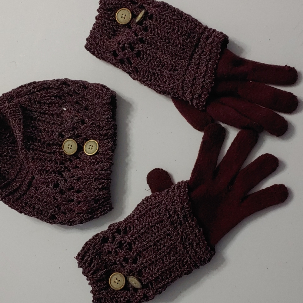 Simply Noelle Beanie and Glove Set